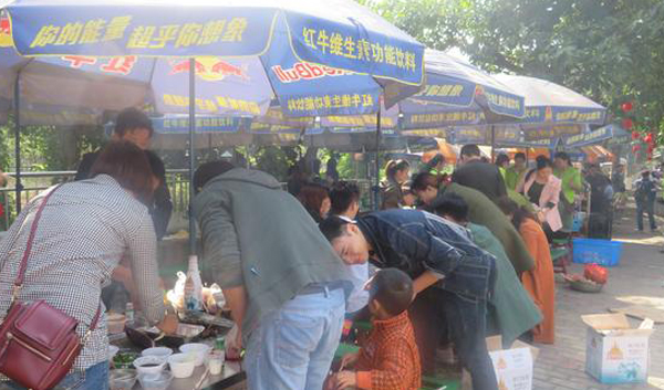 “亲近自然，放飞心情”主题烧烤活动